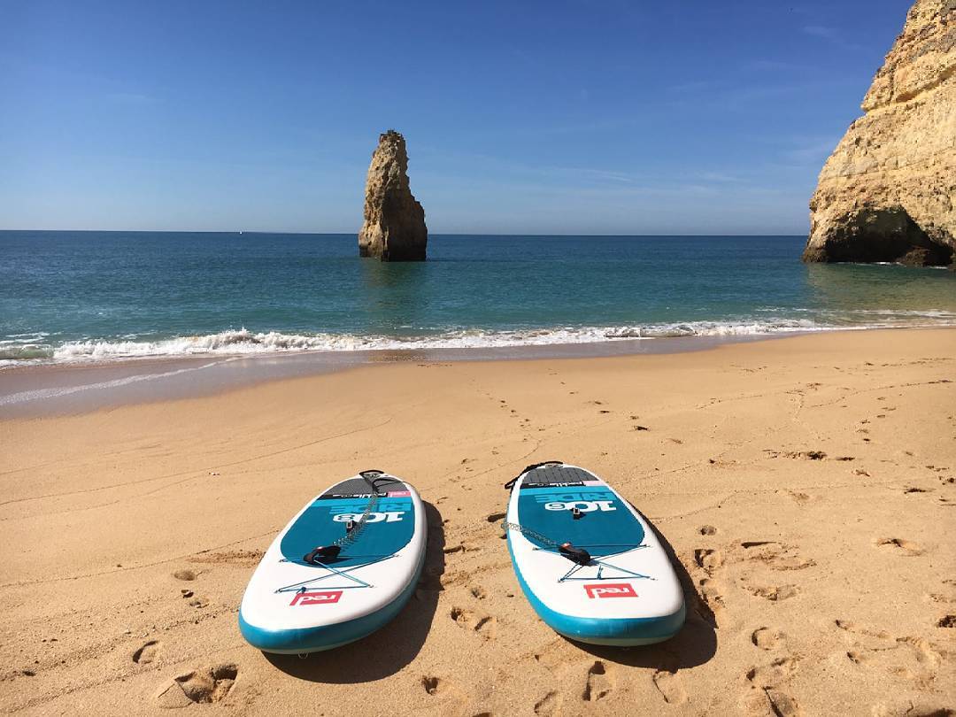 Conhecer o Algarve de SUP com a Bluexperiences